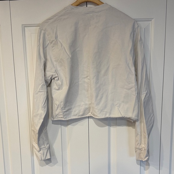 Brandy Melville M Malibu Cream and Blue Sweatshirt - Picture 4 of 8